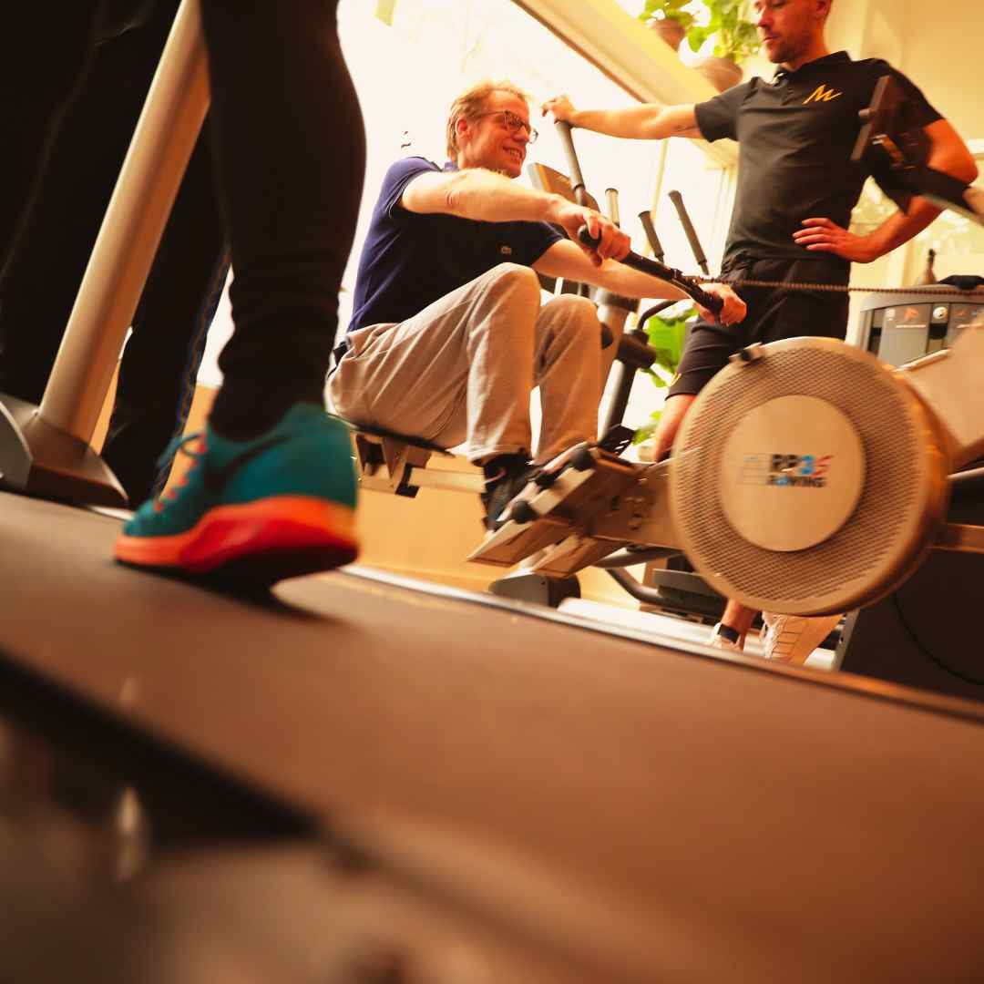Indoor rowing session with a MudaGym coach